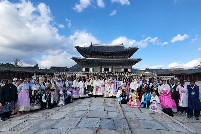 Walking Tour with Gyeongbokgung Palace, Bukchon, Insadong - Gyeongbokgung Palace: Photos, Courtyards, and Museum Context