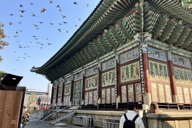 War Memorial, Jogyesa Temple & Tapgol Park Tour in Seoul - Jogyesa Temple: Calm Buddhism in the center of modern Seoul