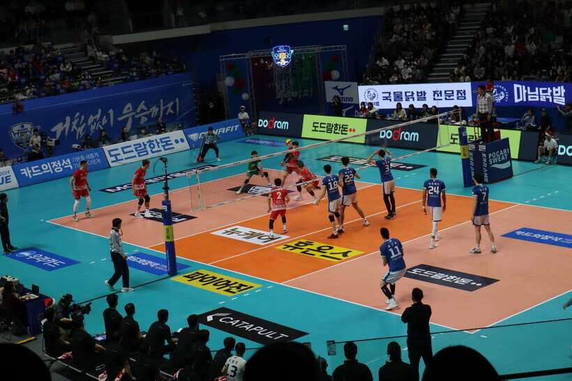 Watching sports match & local food experience in Seoul - Getting Started at Sports Complex Station (and Skipping the Ticket Line)