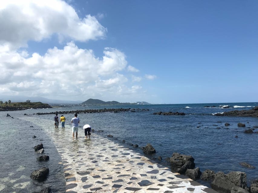 West of Jeju island Bus Tour from Seogwipo city, Jeju island - Hyeopjae and Geumneung beaches: Biyangdo island views and free time to enjoy